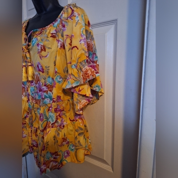 Chelsea &Theodore large bright floral flowy blouse - Picture 4 of 6